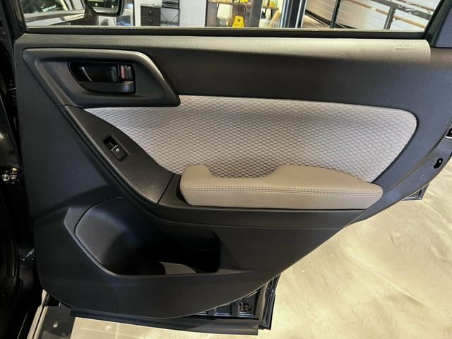 2018 Subaru Forester 2.5i CVT - 23079923 - 17