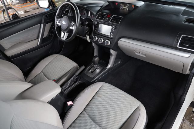 2018 Subaru Forester 2.5i CVT - 23057522 - 18