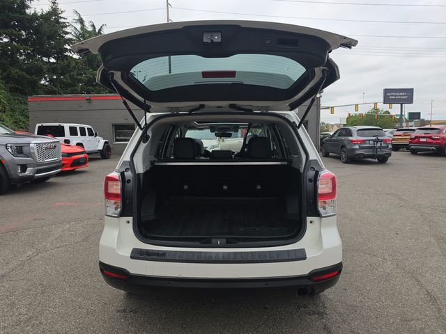 2018 Subaru Forester 2.5i Touring CVT - 23059772 - 10