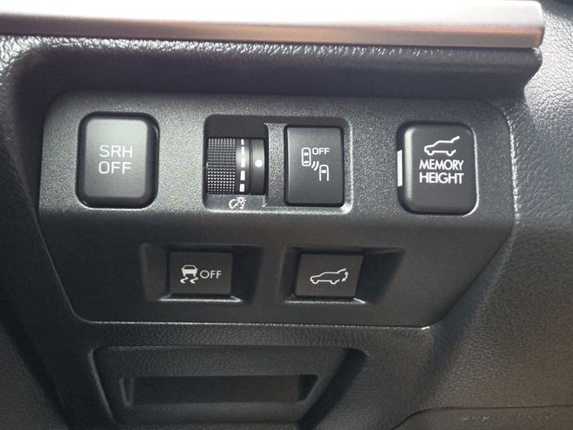 2018 Subaru Forester 2.5i Touring CVT - 23059772 - 16