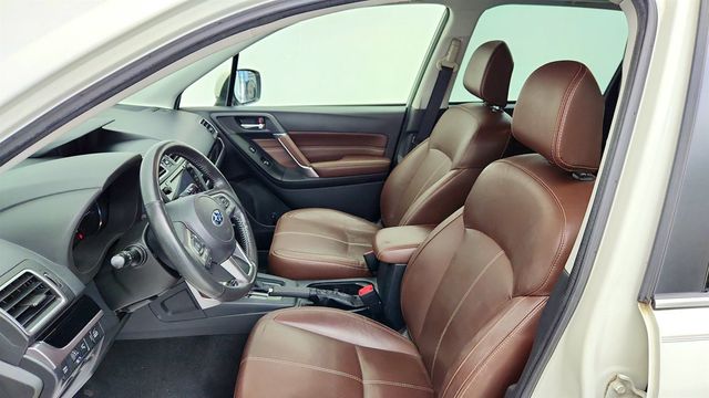 2018 Subaru Forester 2.5i Touring CVT - 23081754 - 18
