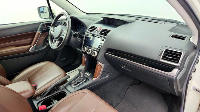 2018 Subaru Forester 2.5i Touring CVT - 23081754 - 22