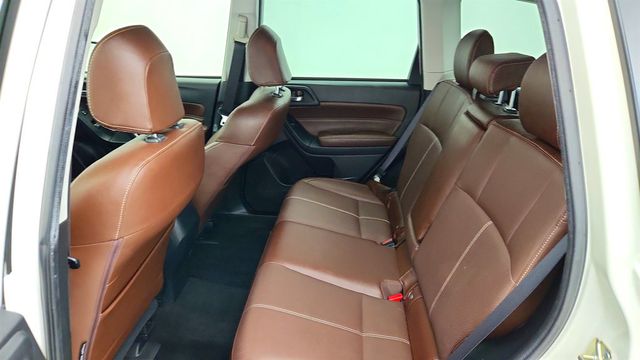 2018 Subaru Forester 2.5i Touring CVT - 23081754 - 34