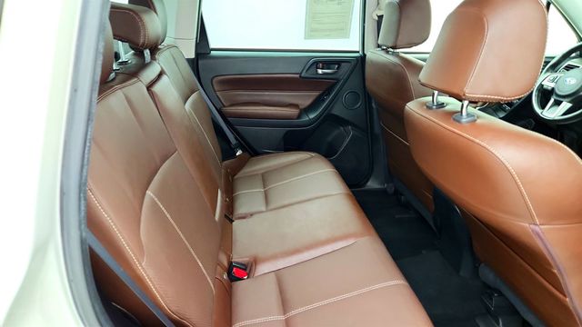 2018 Subaru Forester 2.5i Touring CVT - 23081754 - 36