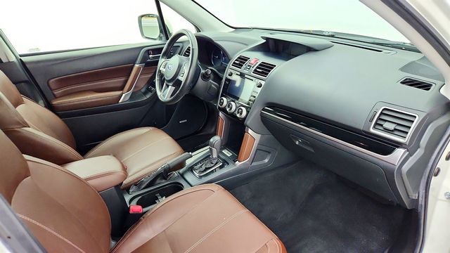 2018 Subaru Forester 2.5i Touring CVT - 23081754 - 38