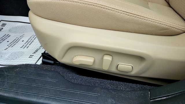 2018 Subaru Outback 2.5i Premium w/ EyeSight, Power Moonroof, Power Rear Gate & Nav - 23018255 - 11