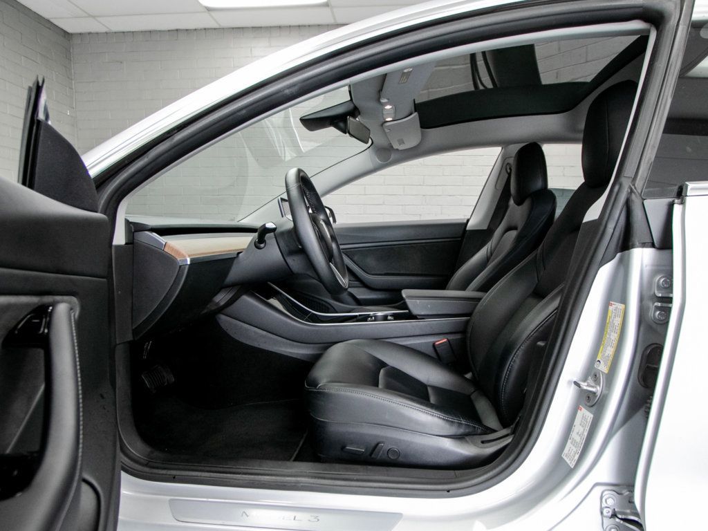 Tesla Model 3 photo 10