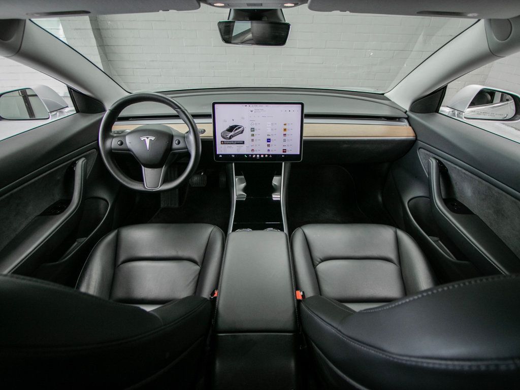 Tesla Model 3 photo 11