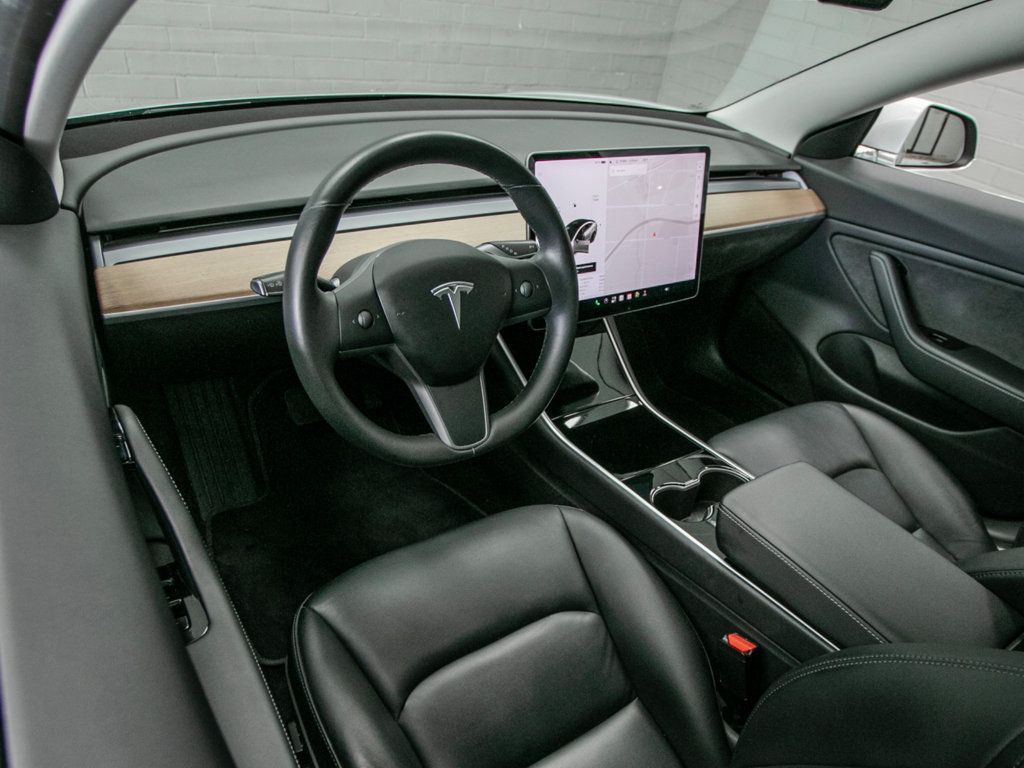 Tesla Model 3 photo 12