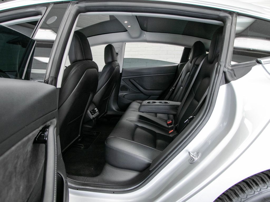 Tesla Model 3 photo 16