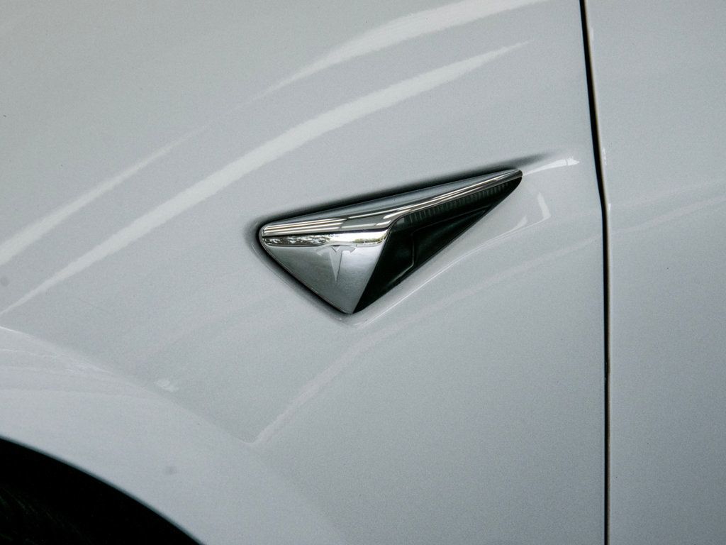 Tesla Model 3 photo 18