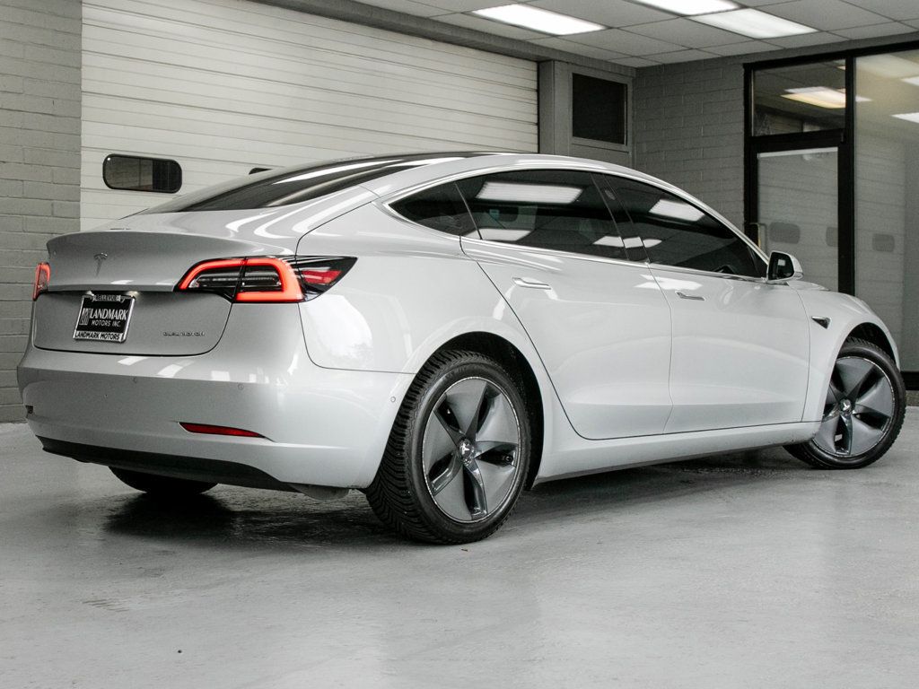 Tesla Model 3 photo 21