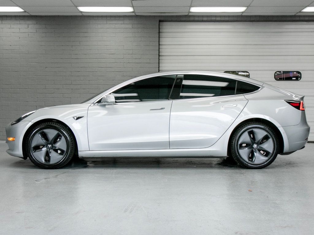 Tesla Model 3 photo 6
