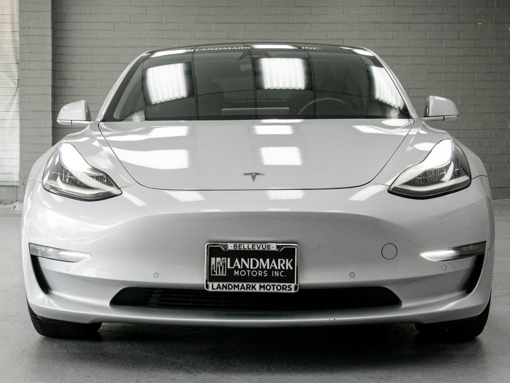 Tesla Model 3 photo 7