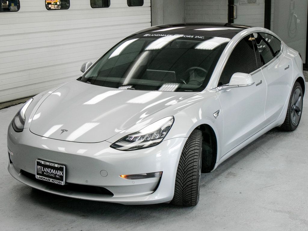 Tesla Model 3 photo 9