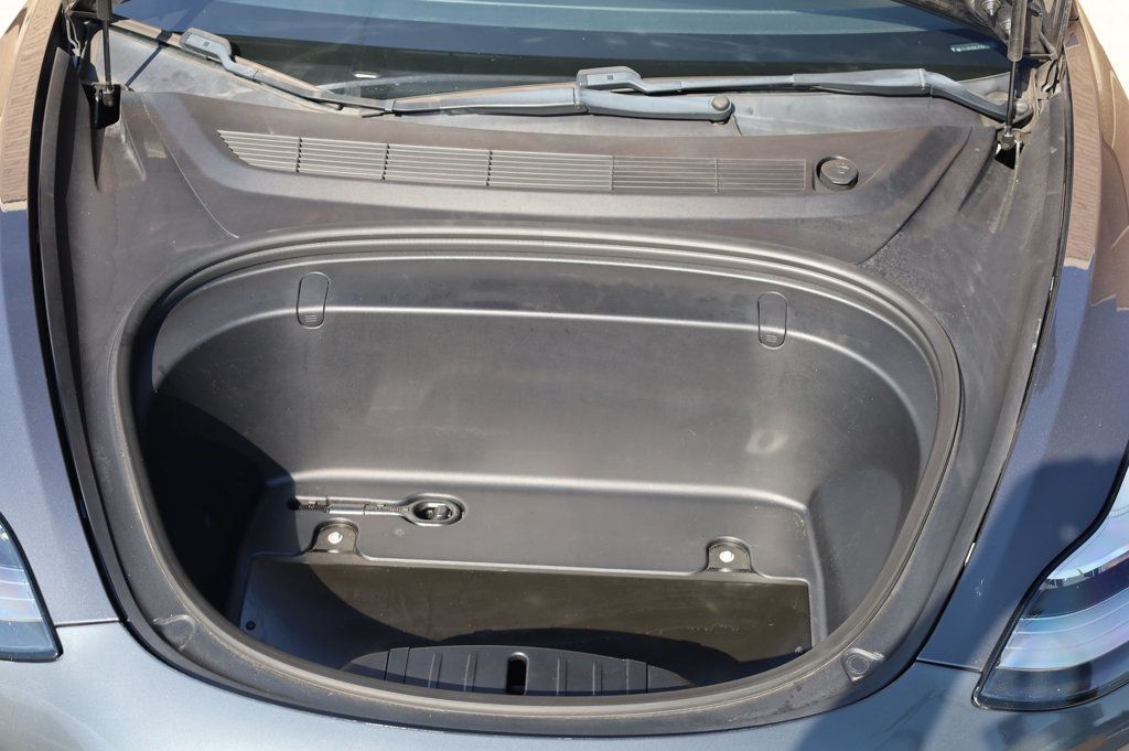 2018 Tesla Model 3 Long Range photo 11
