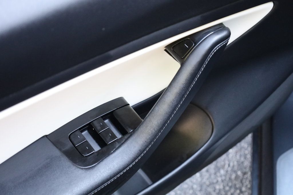 2018 Tesla Model 3 Long Range photo 32