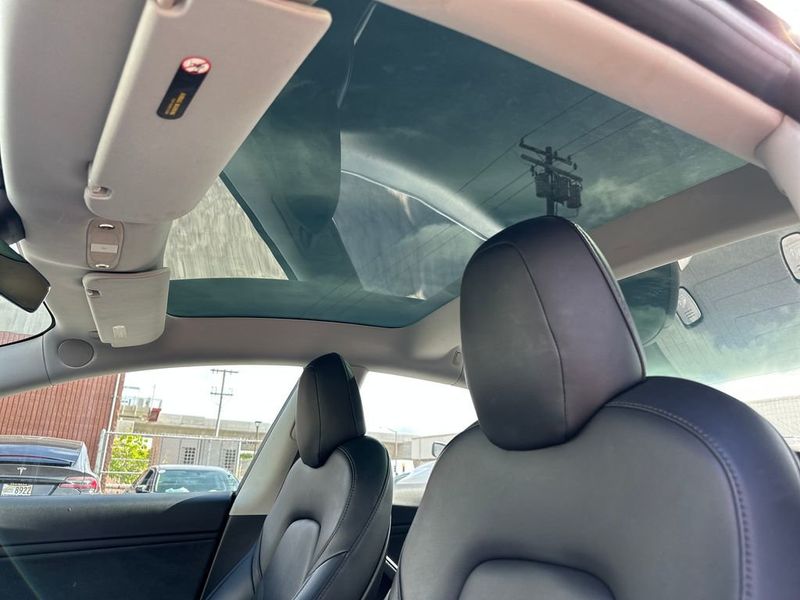2018 Tesla Model 3 Long Range Battery RWD - 23061449 - 17
