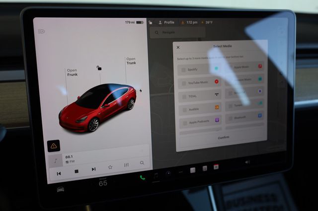 2018 Tesla Model 3 Long Range Battery RWD - 22958270 - 34