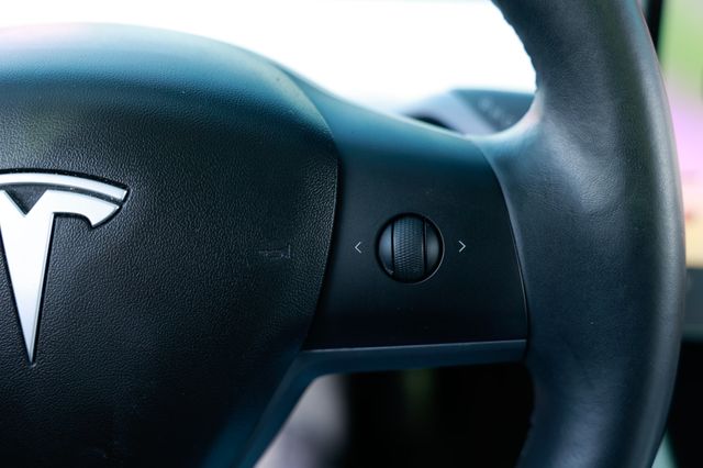2018 Tesla Model 3 Mid Range Battery RWD - 22945658 - 28