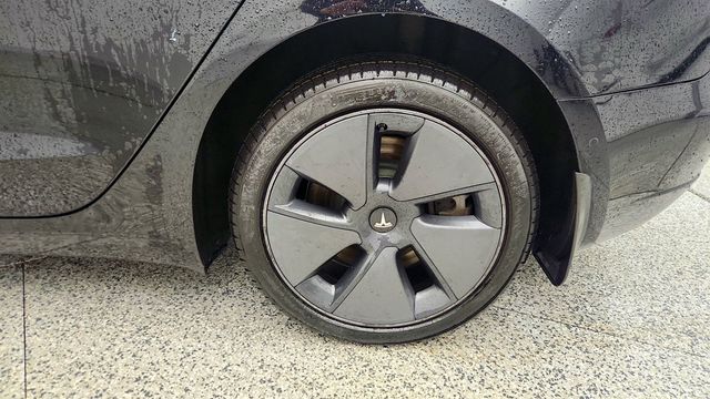 2018 Tesla Model 3 Mid Range Battery RWD w/ Panoramic Glass Roof & 15'' Touchscreen - 22999103 - 8