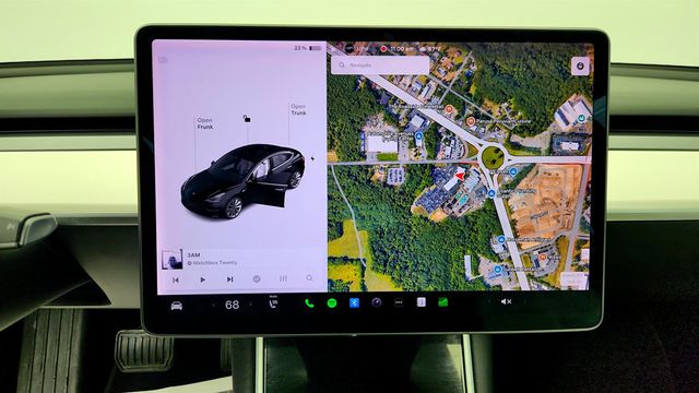 2018 Tesla Model 3 Mid Range Battery w/ 19'' Sport Wheels & White/Black Premium Int - 23005654 - 21