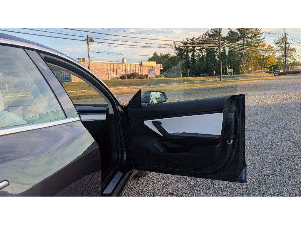 2018 Tesla Model 3 Performance photo 11