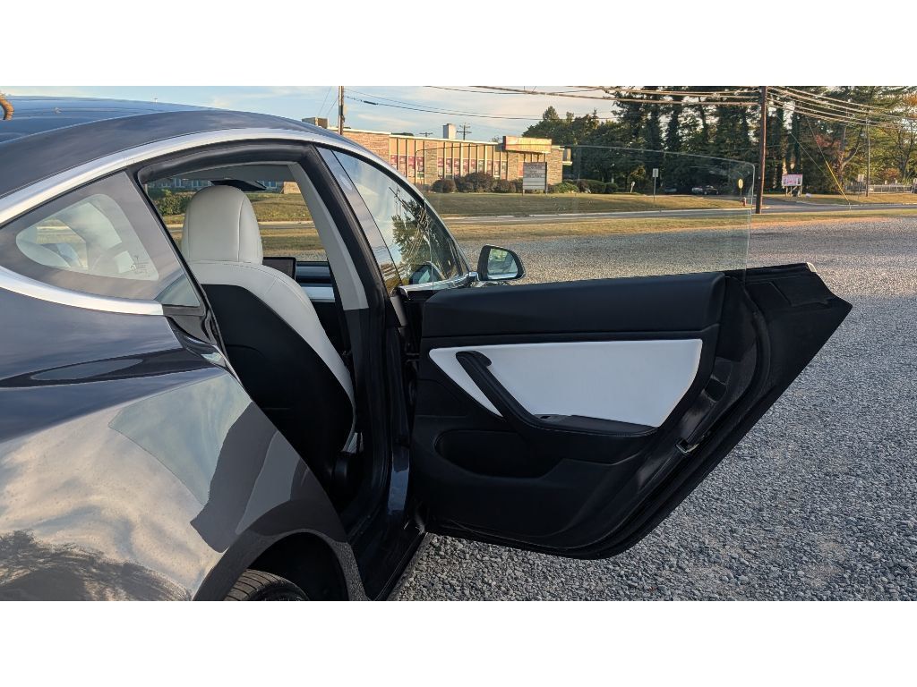 2018 Tesla Model 3 Performance photo 12