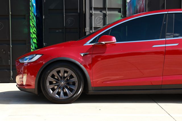 2018 Tesla Model X 100D AWD - 23044097 - 29