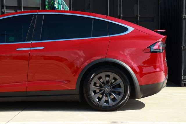 2018 Tesla Model X 100D AWD - 23044097 - 30