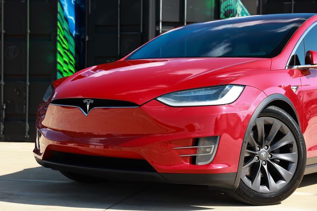 2018 Tesla Model X 100D AWD - 23044097 - 35