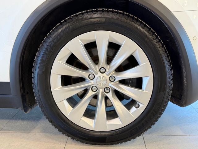 2018 Tesla Model X 100D AWD - 22977765 - 40