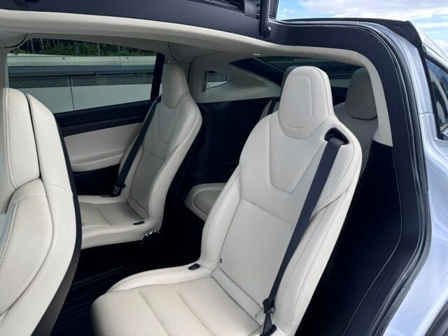 2018 Tesla Model X 75D - 22615410 - 17