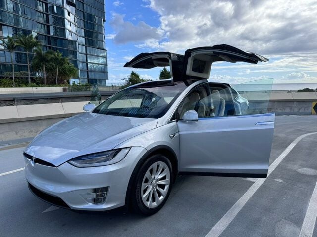 2018 Tesla Model X 75D - 22615410 - 21