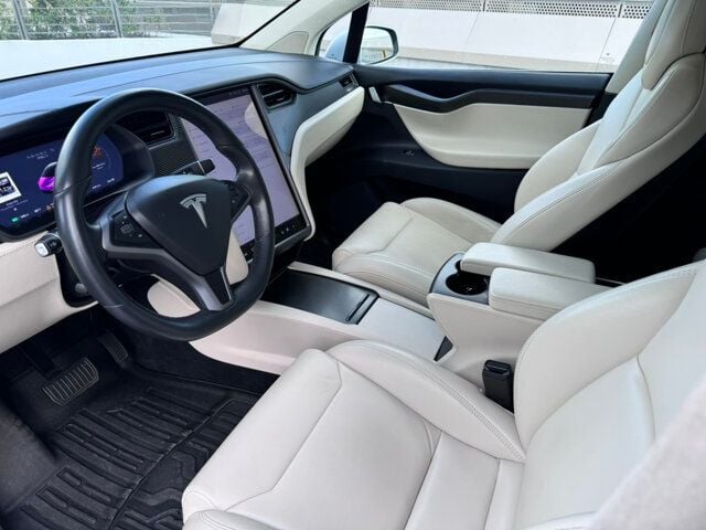 2018 Tesla Model X 75D - 22615410 - 29