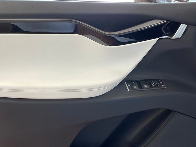 2018 Tesla Model X 75D AWD - 23033941 - 14