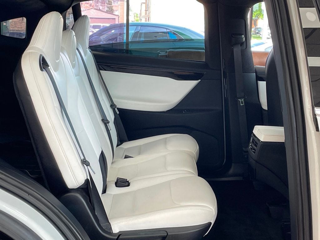 2018 Tesla Model X 75D AWD - 23033941 - 19