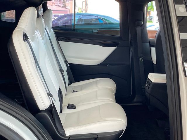 2018 Tesla Model X 75D AWD - 23033941 - 19
