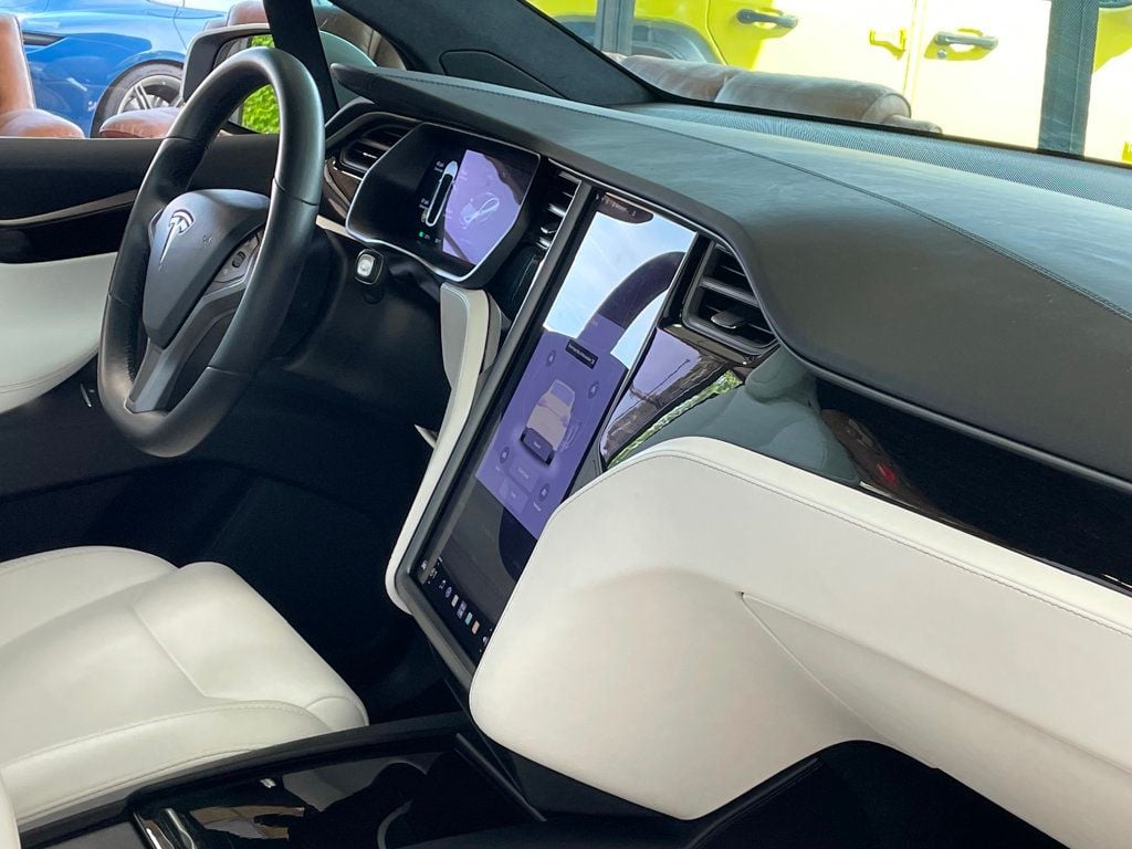 2018 Tesla Model X 75D AWD - 23033941 - 21