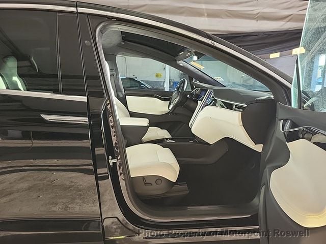 2018 Tesla Model X 75D AWD - 23013138 - 3