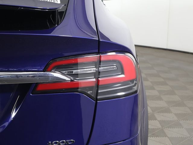 2018 Tesla Model X 75D AWD - 22976054 - 16