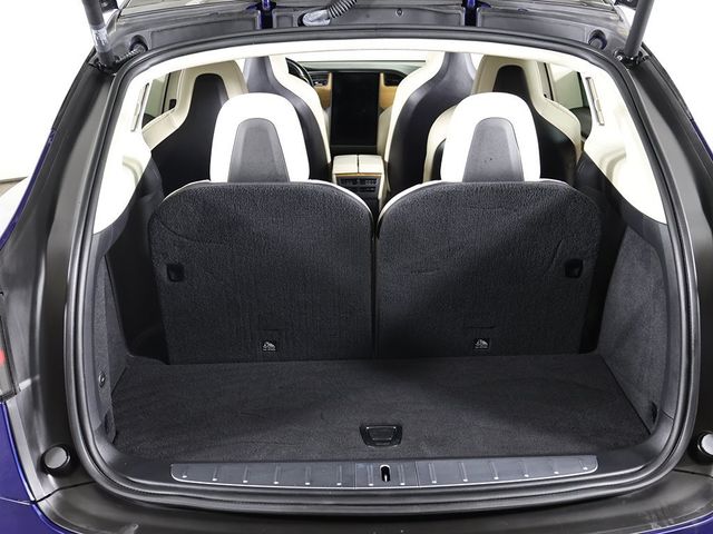 2018 Tesla Model X 75D AWD - 22976054 - 19