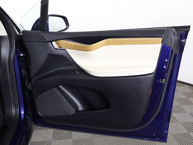 2018 Tesla Model X 75D AWD - 22976054 - 23