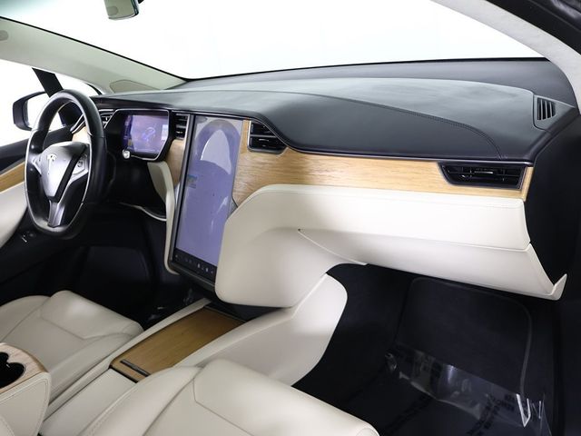 2018 Tesla Model X 75D AWD - 22976054 - 25