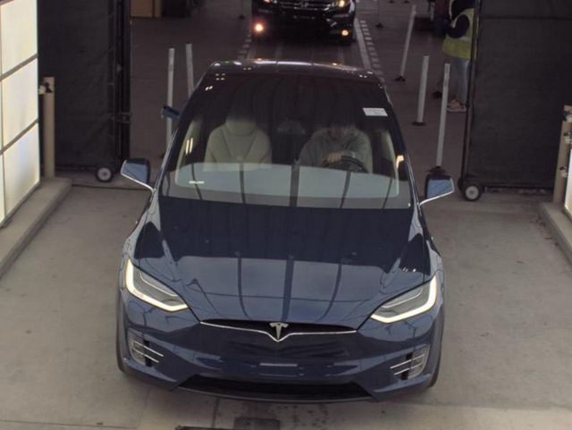 2018 Tesla Model X 75D AWD - 22976054 - 2
