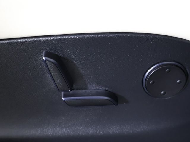 2018 Tesla Model X 75D AWD - 22976054 - 31