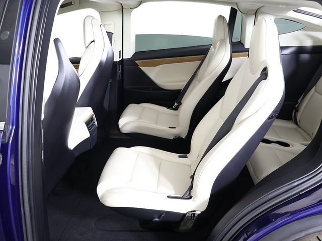 2018 Tesla Model X 75D AWD - 22976054 - 32