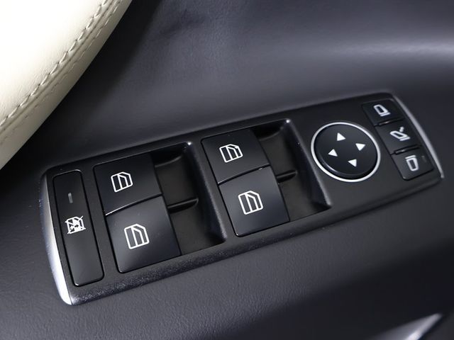 2018 Tesla Model X 75D AWD - 22976054 - 37