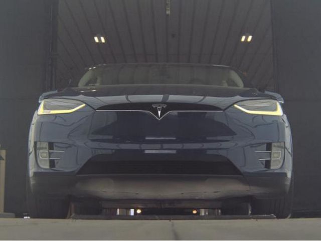 2018 Tesla Model X 75D AWD - 22976054 - 3