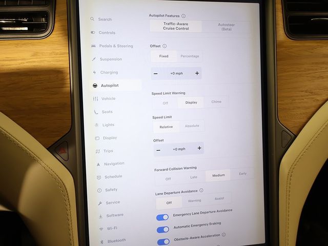 2018 Tesla Model X 75D AWD - 22976054 - 51